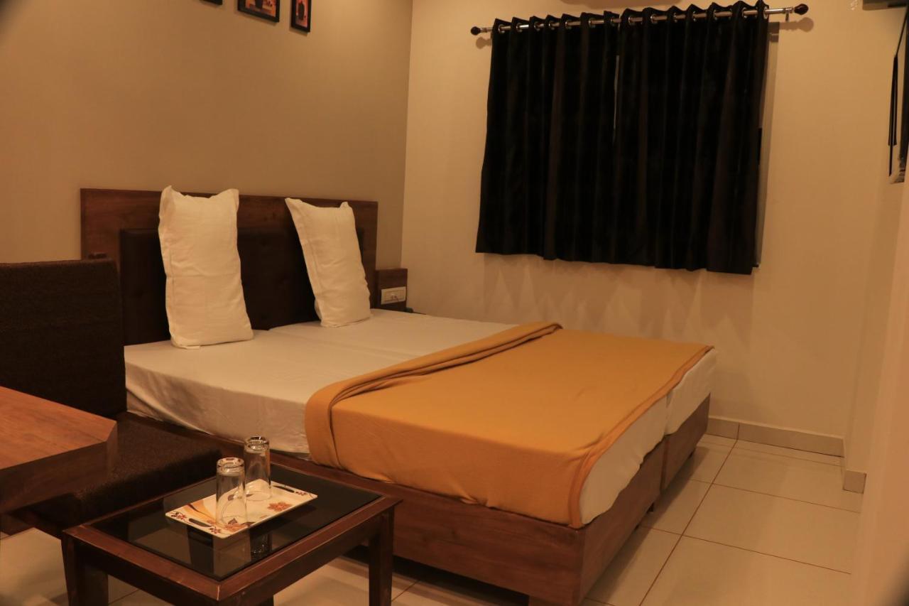 Hotel Viraj Residency Bhuj Ngoại thất bức ảnh