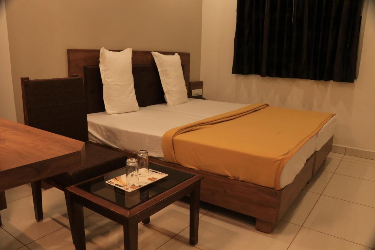 Hotel Viraj Residency Bhuj Ngoại thất bức ảnh