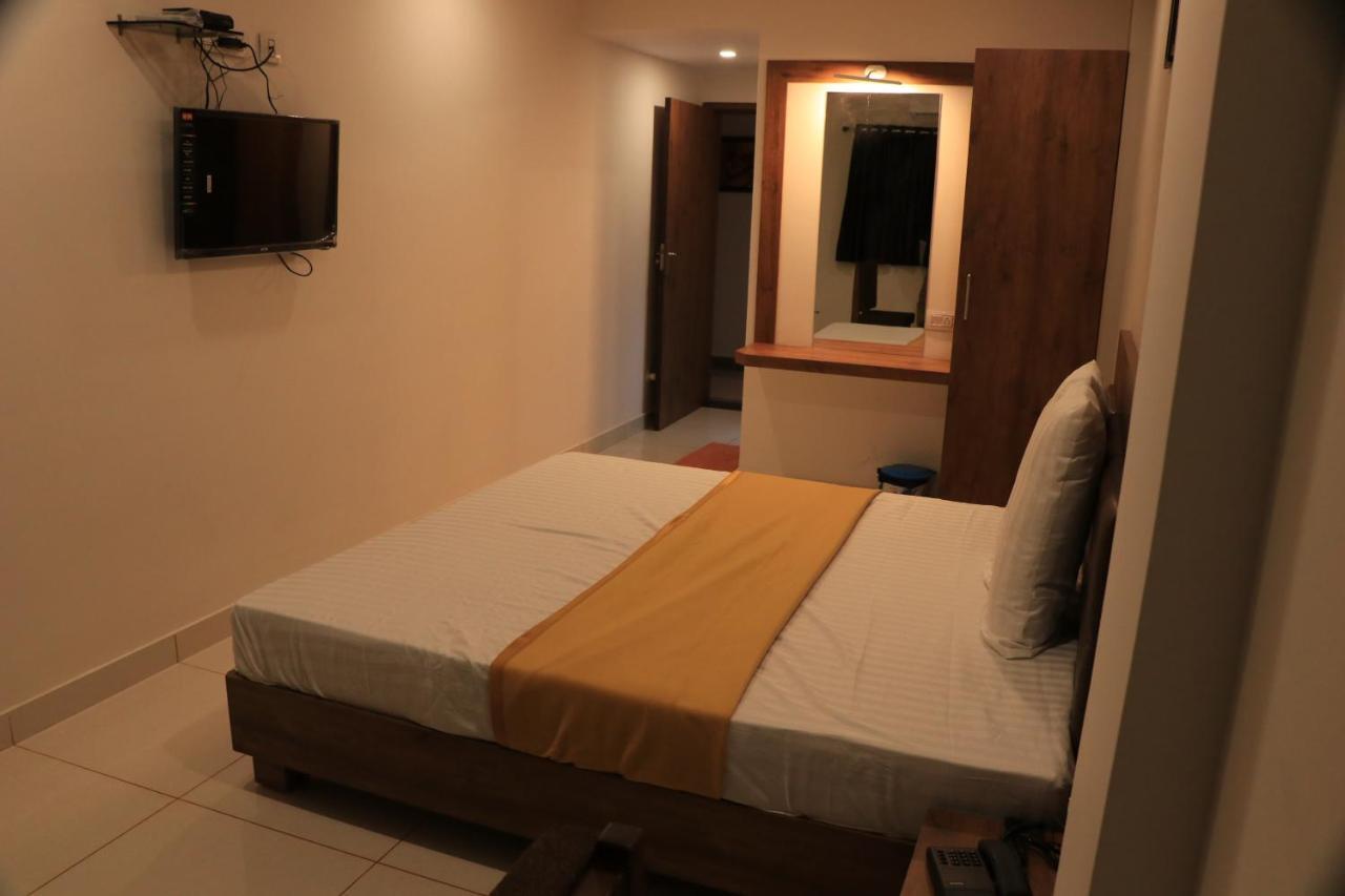 Hotel Viraj Residency Bhuj Ngoại thất bức ảnh