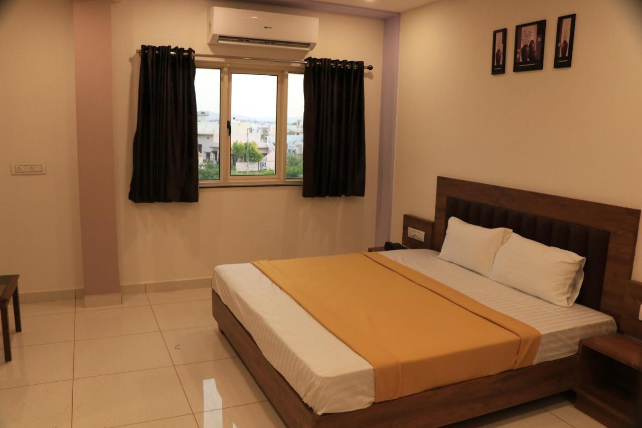 Hotel Viraj Residency Bhuj Ngoại thất bức ảnh