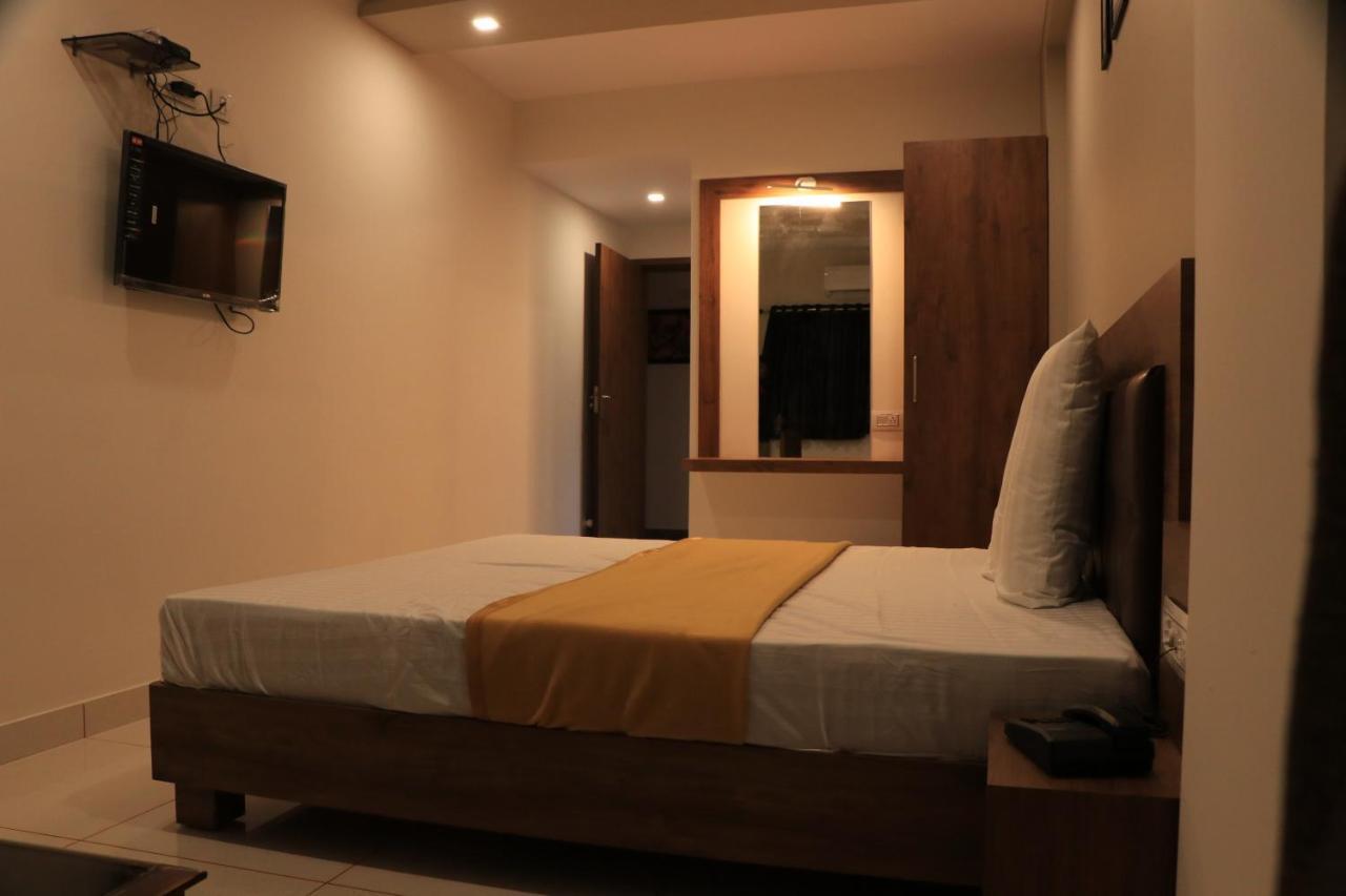 Hotel Viraj Residency Bhuj Ngoại thất bức ảnh