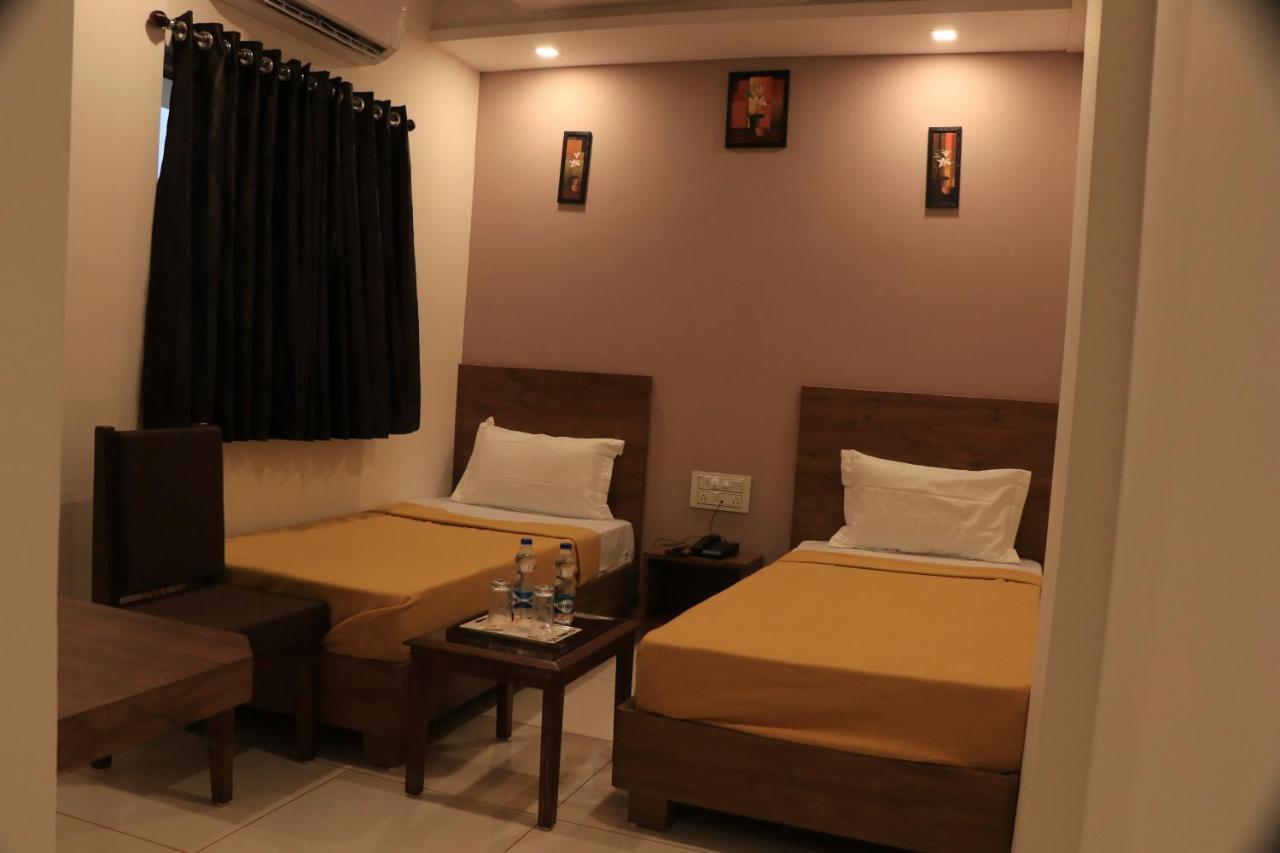 Hotel Viraj Residency Bhuj Ngoại thất bức ảnh