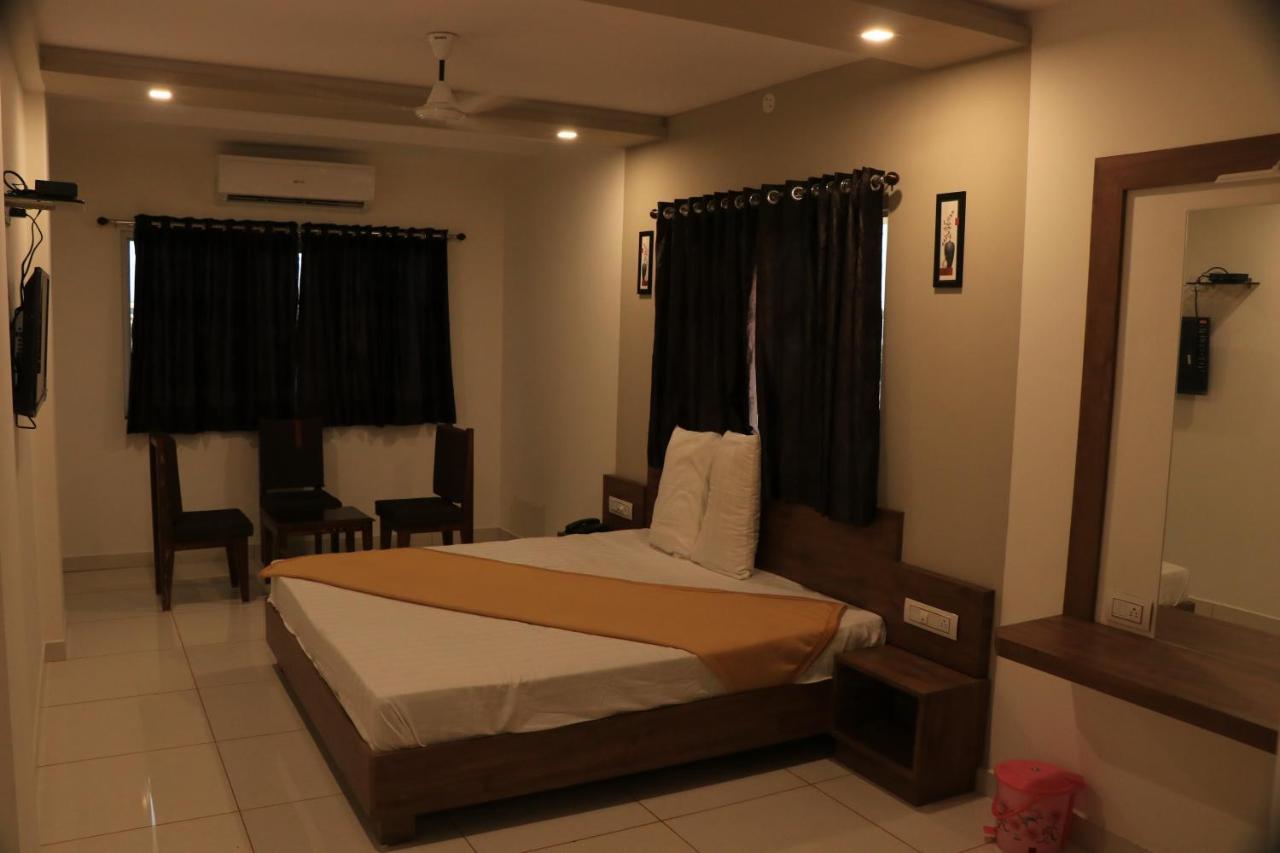 Hotel Viraj Residency Bhuj Ngoại thất bức ảnh